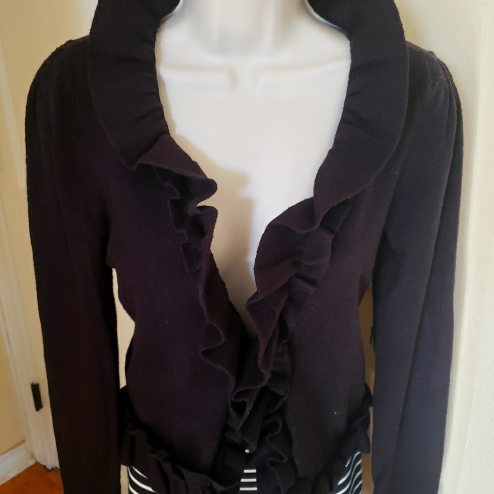Ladies adorable black sweater with ruffled collar.